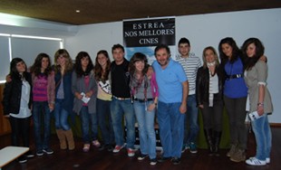 O equipo de 'Pradolongo', nun dos coloquios de presentación