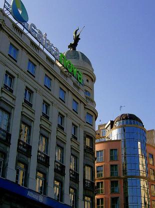 Fachada de Caixanova